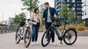 Wenn der Motor ohne Pedaldruck kurz einsetzt: So lässt sich die Störung systematisch eingrenzen